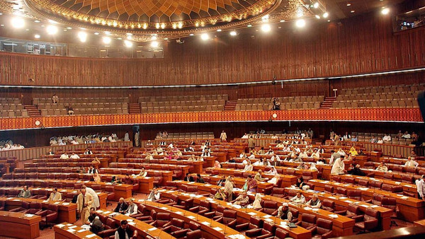 Paquistão: parlamento vota pela neutralidade na guerra iemenita