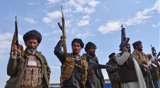 Afeganistão e Paquistão acertam retomada de diálogo com talibãs