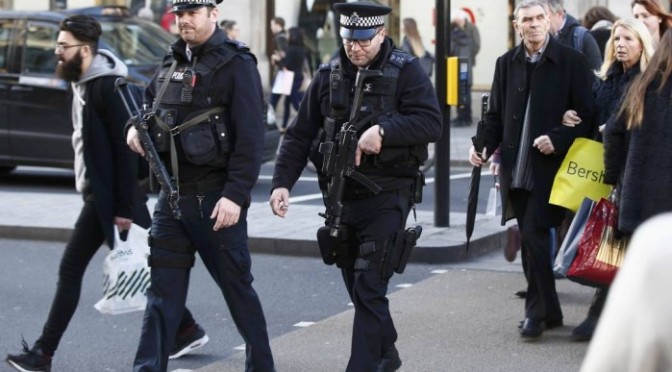 Londres coloca mais 600 policiais armados nas ruas por ameaças terroristas